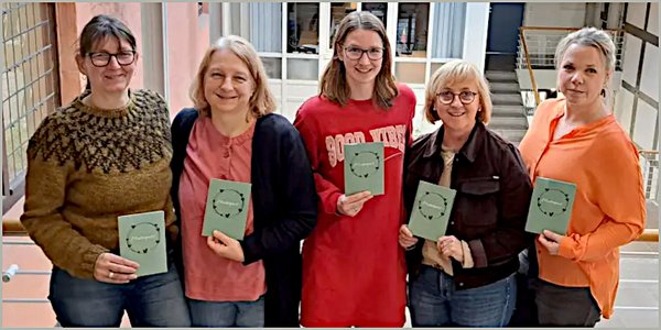 Mutterpasshülle bündelt Informationen Mutterpasshülle bündelt Informationen