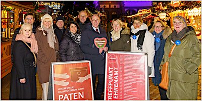 Ehrenamt stellt auf dem Weihnachtsmarkt aus Ehrenamt stellt auf dem Weihnachtsmarkt aus