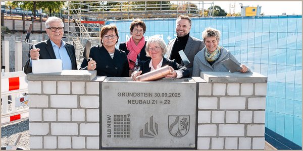 Grundstein für neue Gebäude