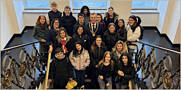 Jugendliche aus Lissabon im Rathaus zu Gast Jugendliche aus Lissabon im Rathaus zu Gast