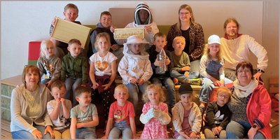 Kinder der Kita entdecken die Welt der Bienen Kinder der Kita entdecken die Welt der Bienen
