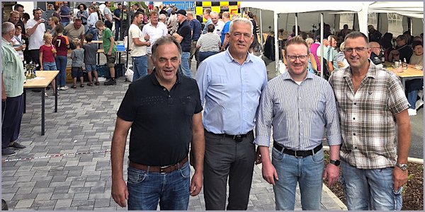 Wiedereröffnung der Dorfstraße in Weine gefeiert
