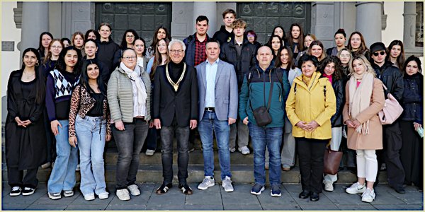 Ungarische Schülergruppe zu Gast im Rathaus