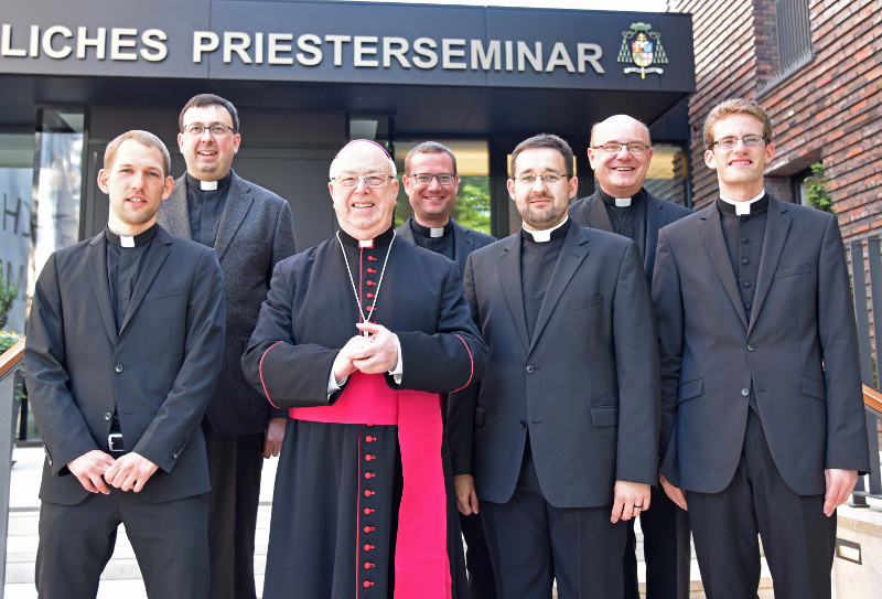 Die drei Neupriester gehen nach Attendorn, Detmold und Netphen Die drei Neupriester gehen nach Attendorn, Detmold und Netphen