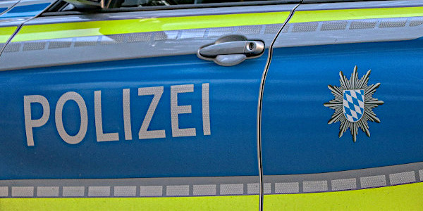 Tödlicher Alleinunfall auf der B64