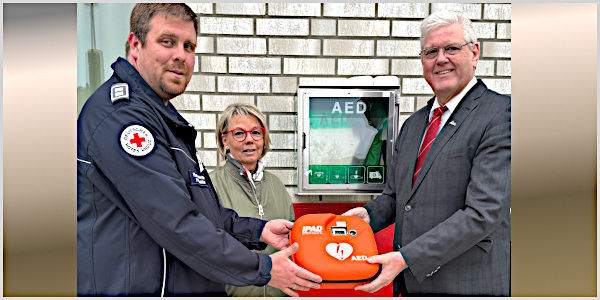 Defibrillator am Delbrücker Rathaus
