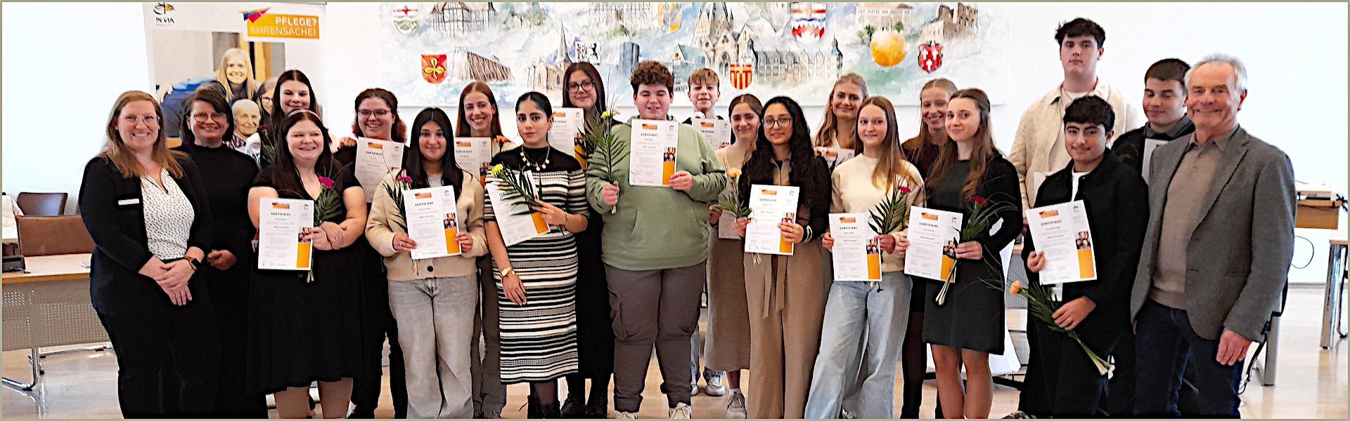 Jugendliche entdecken die Welt der Pflege Jugendliche entdecken die Welt der Pflege