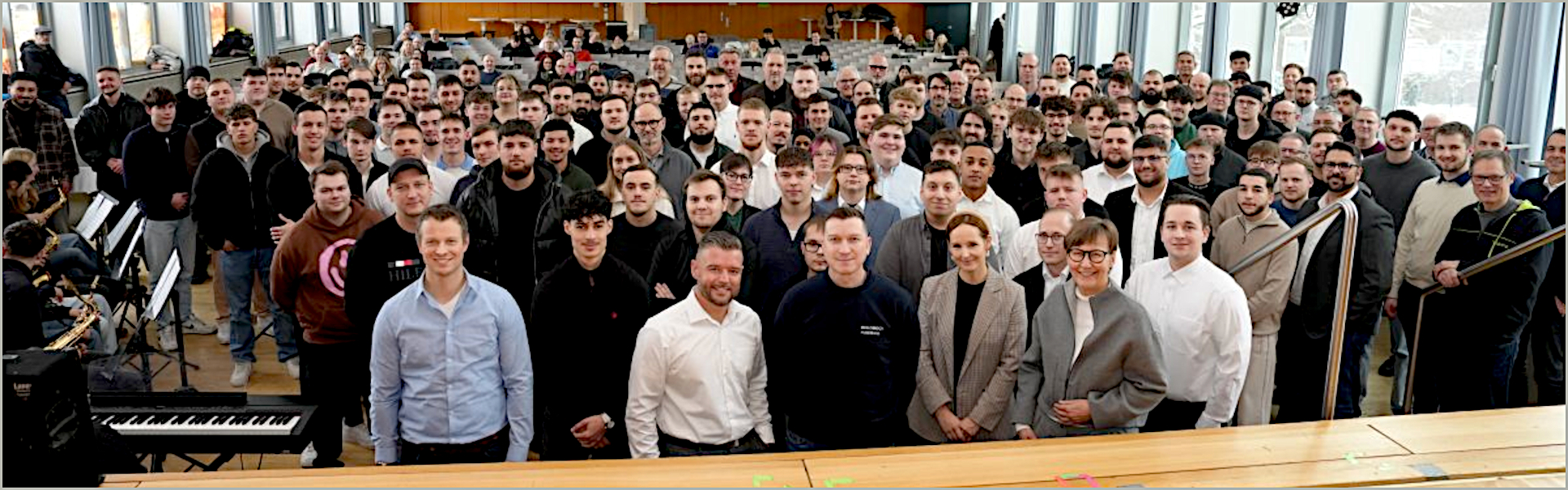 113 neue Fachkräfte einsatzbereit 113 neue Fachkräfte einsatzbereit