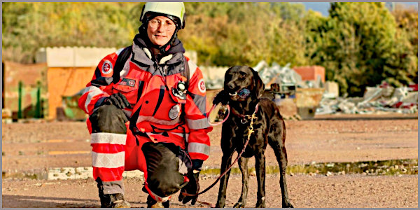 Labradorhündin Eliza hat Prüfung bestandenj